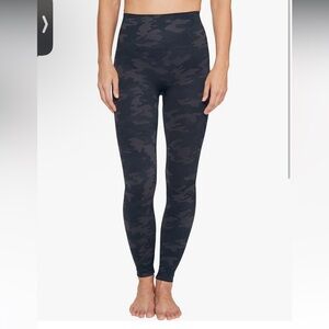 Spanx Look At Me Now Size Small Black Camo Seamless Leggings Full Length NWT